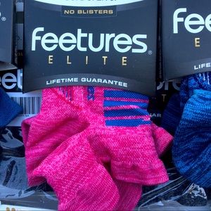 Small Woman’s Running Socks FEETURES SIZE 4-61/2
